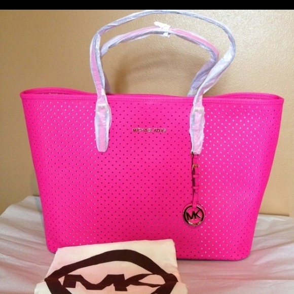 😍😍SOLD SOLD MED TRAVEL TOTE NEON PINK💕💕