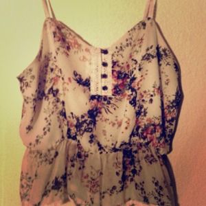 Cute top , great for any style..really flirty❤