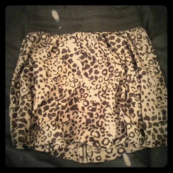 Size M Victoria's Secret high waisted skirt