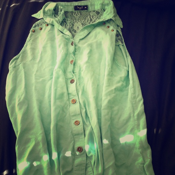 Size M laced and studded button down tank