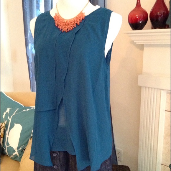 CONSIGNED LOCALLY Sleeveless Teal Flowy Layered 💖 - Picture 2 of 4