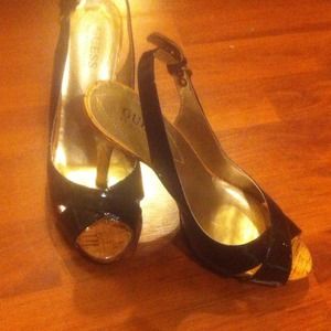 Black Guess stiletto w straps
