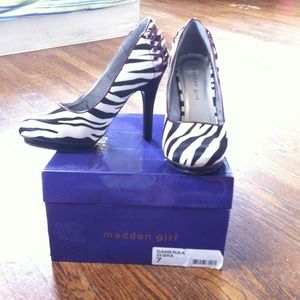 NWOT Zebra heels with plum "stitching" in back