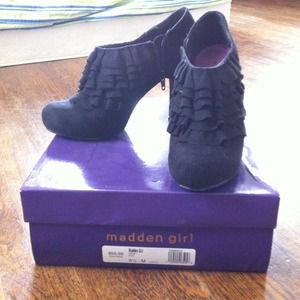 NWOT black ruffle heels