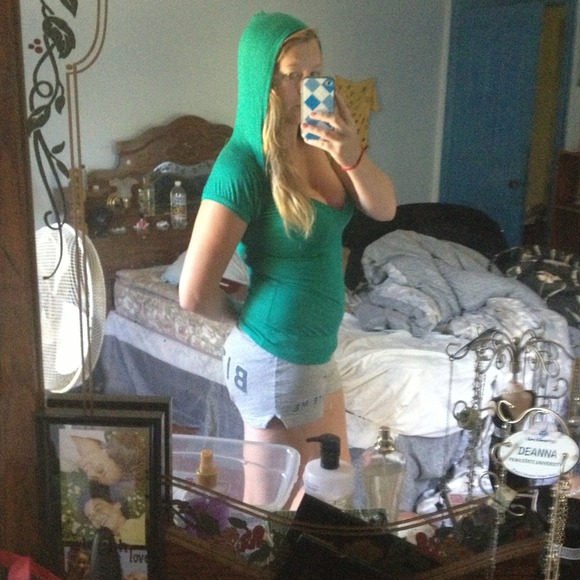 Hooded wetseal tshirt - Picture 2 of 2