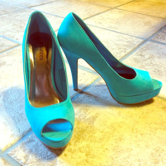 Trade! Sale!! Maurice's Turquoise Heel