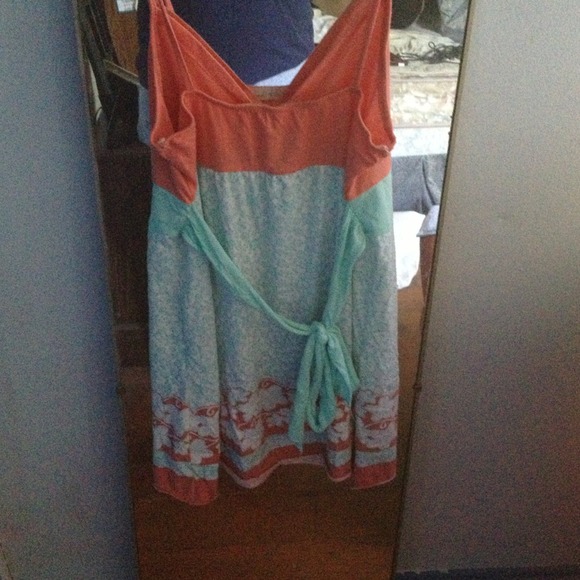 Super cute Charlotte Russe tank top - Picture 2 of 3