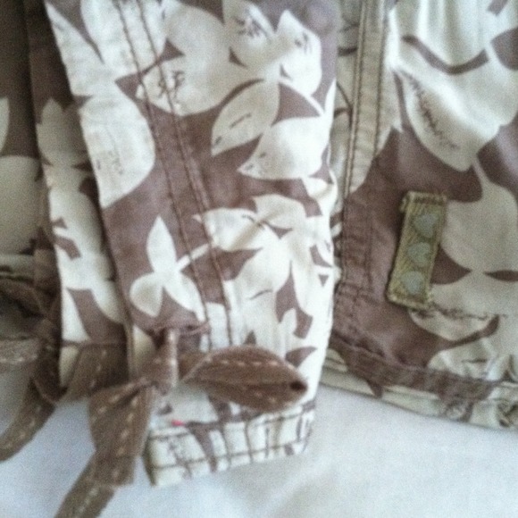 SOLD ๐๐๐Capris๐๐๐ - Picture 3 of 4
