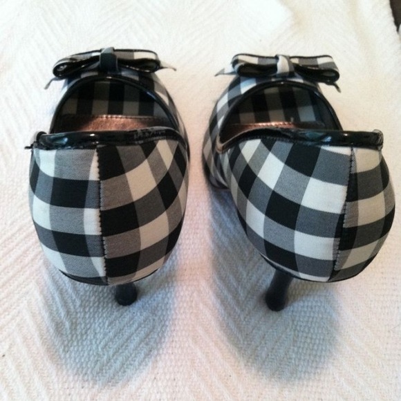 Black & white unlisted peep toe heels - Picture 3 of 4