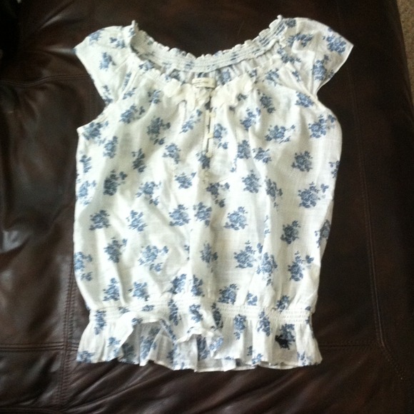 Abercrombie & Fitch very pretty top
