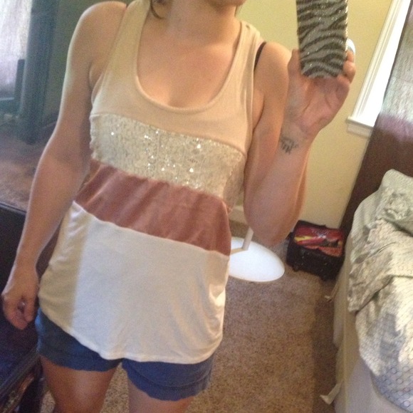 🚫Gone🚫 White sequined, tan and peach top