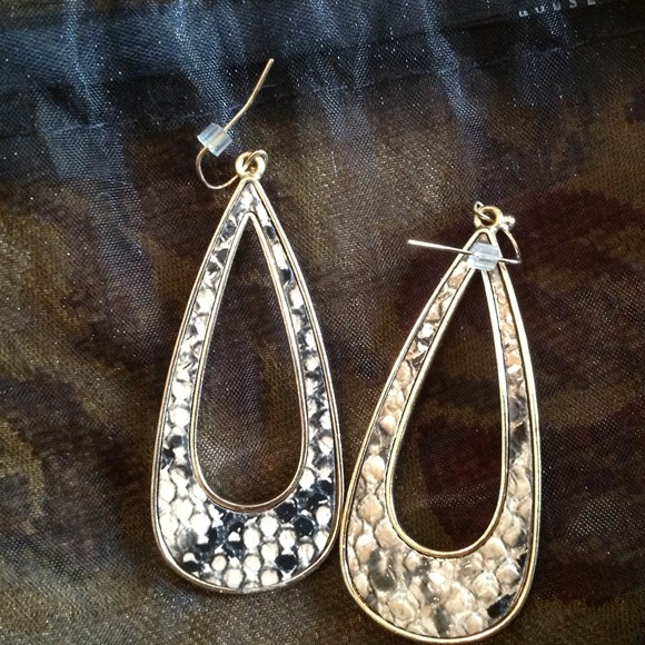 ✨EARRINGS!! - Picture 2 of 2