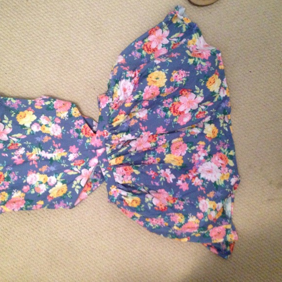 Floral Cut-Out Cute Dress (brand new) - Picture 3 of 4