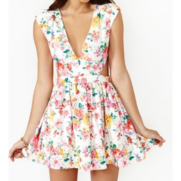 Floral Cut-Out Cute Dress (brand new) - Picture 4 of 4