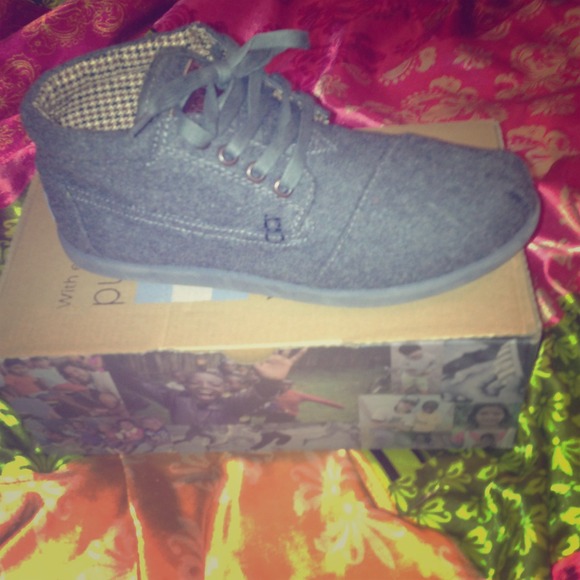 Reduced!!!!! TOMS Grey Wool Botas