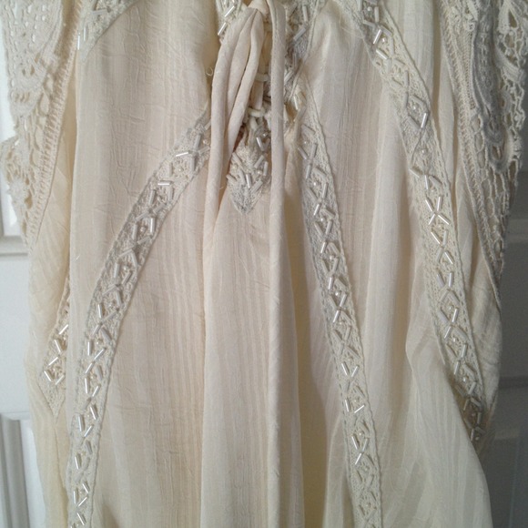 ๐ซ SOLD ๐ซ Cream Crotchet & Beaded Tank - Picture 2 of 4