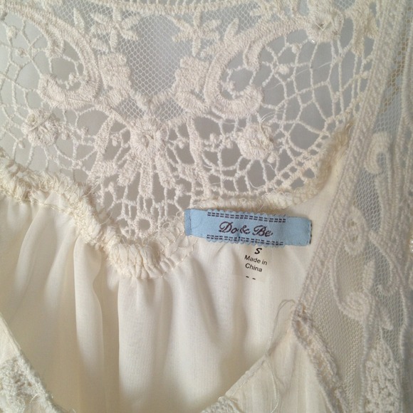 ๐ซ SOLD ๐ซ Cream Crotchet & Beaded Tank - Picture 3 of 4