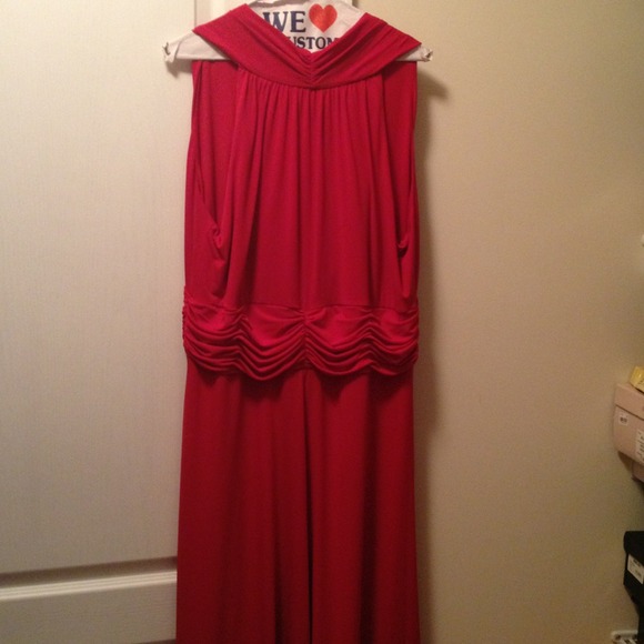 Red Dress - Picture 4 of 4