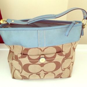 Weekend💙Sale💙! Optic Carly authentic Coach!