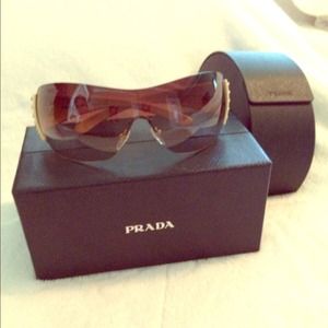 Hot Prada off white aviators!