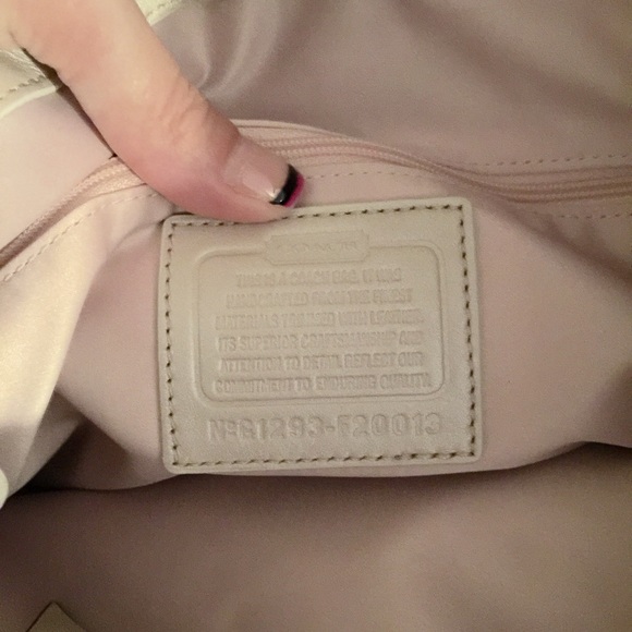 Authentic coach shoulder bag F20013 silver/taupe - Picture 2 of 4