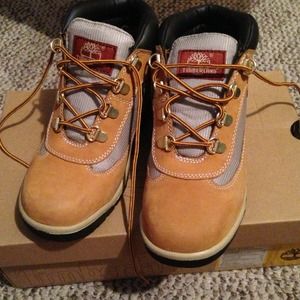 🚫🚫RESERVED🚫🚫 Timberland boots size 3y