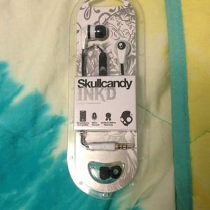 BRAND NEW SKULLCANDY HEADPHONES