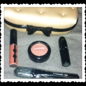 Mac Holiday Limited Edition Set..
