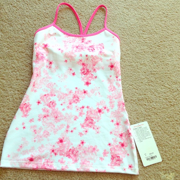 SOLD!!!!!!!!!!!!!   Lululemon Power Y tank