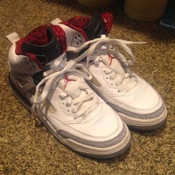 Jordan spizike white cement grey blk red size 6.5Y