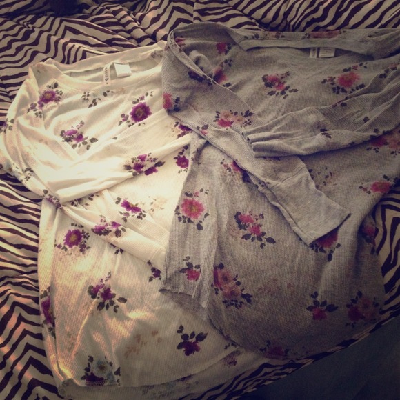 ✋SOLD✋Two flower thermals