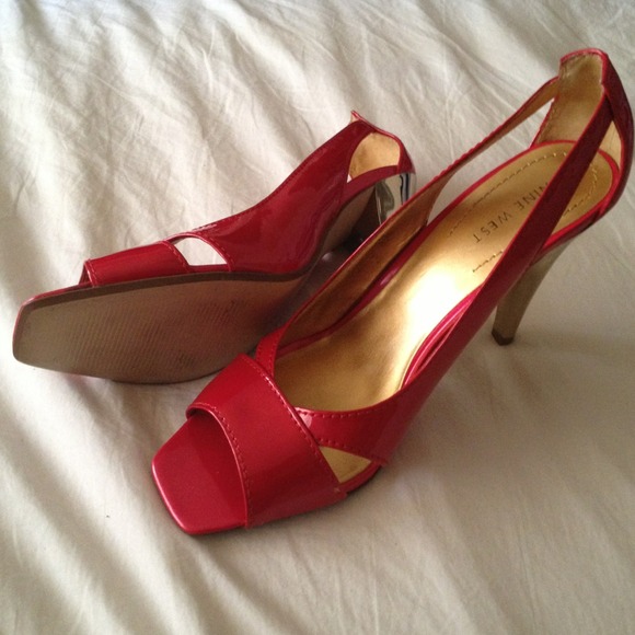 Nine West 8M Fuchsia Patent Leather. barely used. - Picture 4 of 4