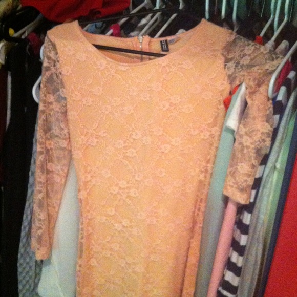 Sexy peach dress 🌟 - Picture 2 of 3