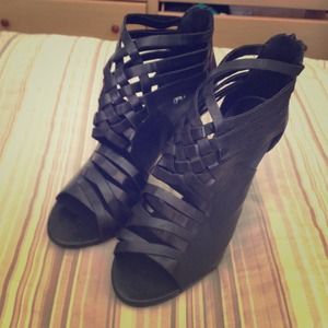 Mossimo Caged Heels in Black Size 7.5