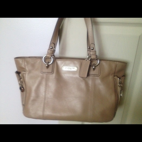 👉SOLD 👈Coach leather tote