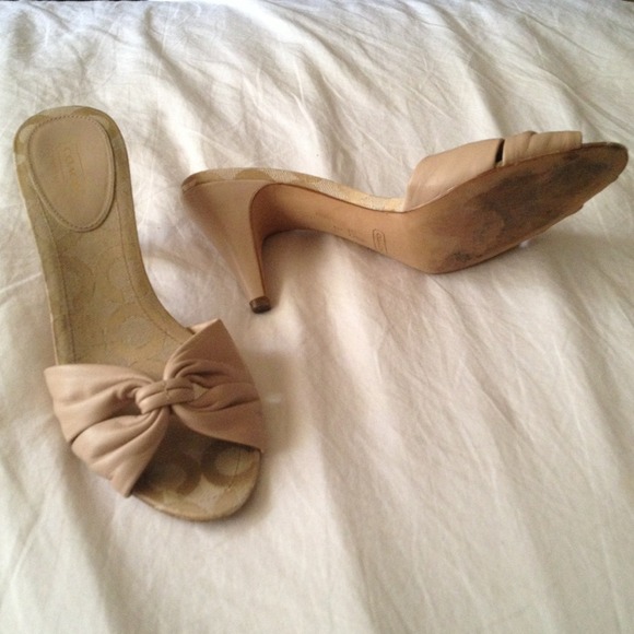 Authentic Coach heels 8.5 - Picture 4 of 4