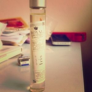 Perfumed fragrance oil( extracted of Iris)