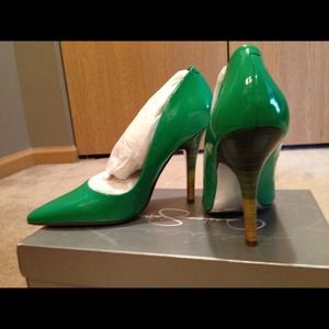 Green pumps/ Jessica Simpson