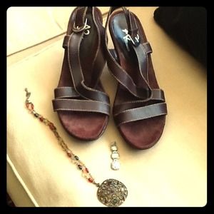 BUNDLE FOR OLGACHAU SHOES NECKLACE PENDANT