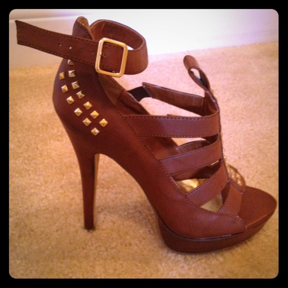 Never worn brown faux leather heels