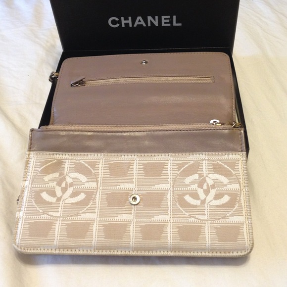 Authentic Chanel Wallet on Chain gray color - Picture 2 of 5