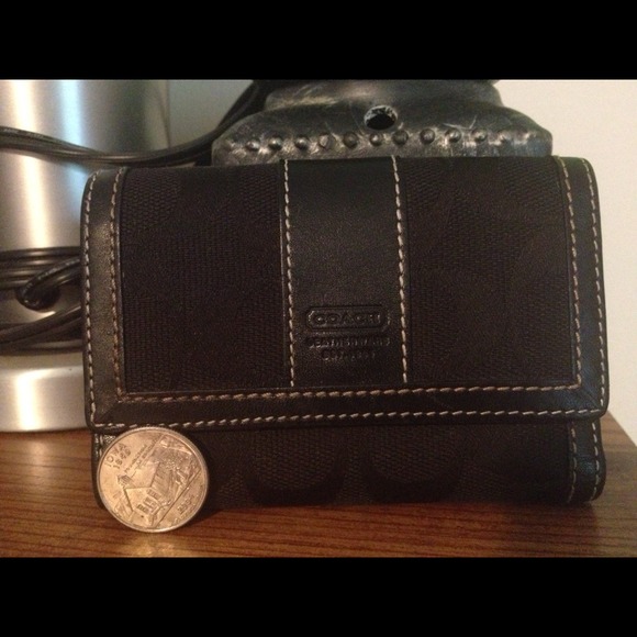 Authentic Coach Wallet - Picture 1 of 4