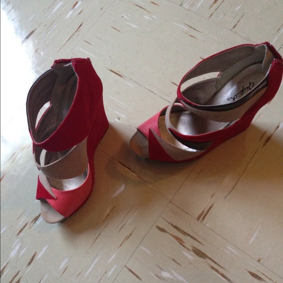 Charlotte Russe Patent-Inset Color Block Wedge !! - Picture 2 of 4