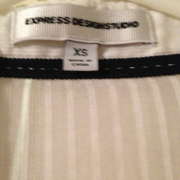 Express button down - Picture 2 of 4