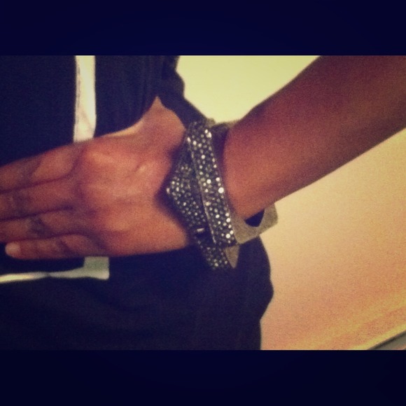 Accessories - Set of cuffs/bracelets