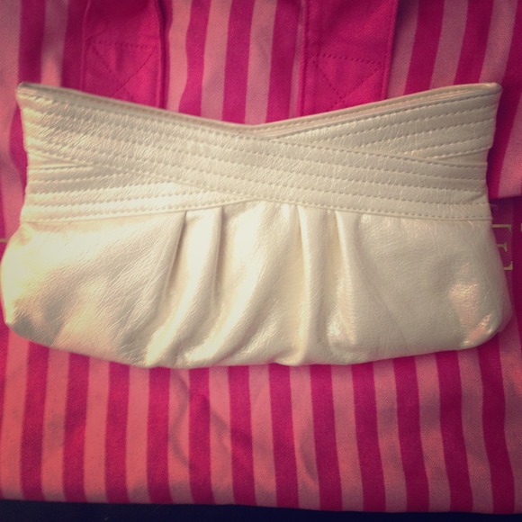 Creme clutch