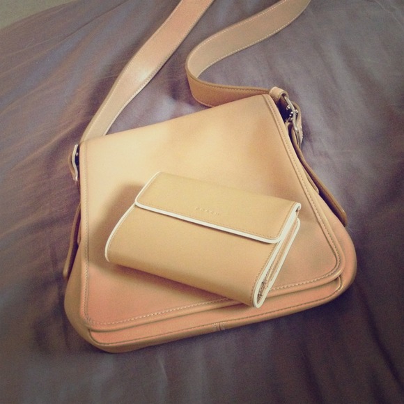 SOLD in bundle💢💢✨✨Coach bag only (wallet sold)