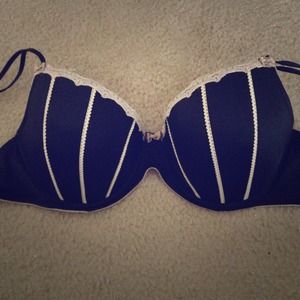 Super cute black bra with lace! Barely worn 38D