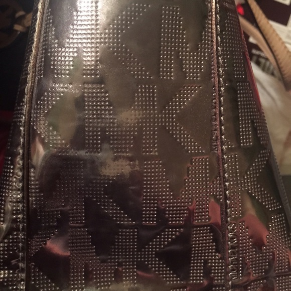 🚨SOLD🚨Michael kors silver tote - Picture 4 of 4