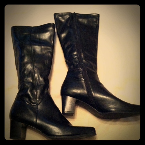 Bass - black boots